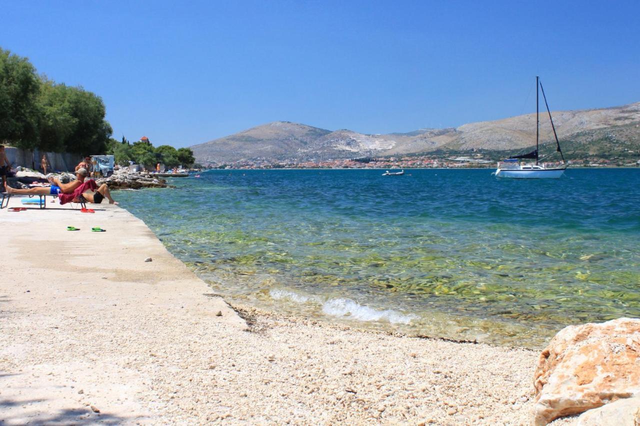 Apartments By The Sea Arbanija, Ciovo - 1085 Trogir Bagian luar foto