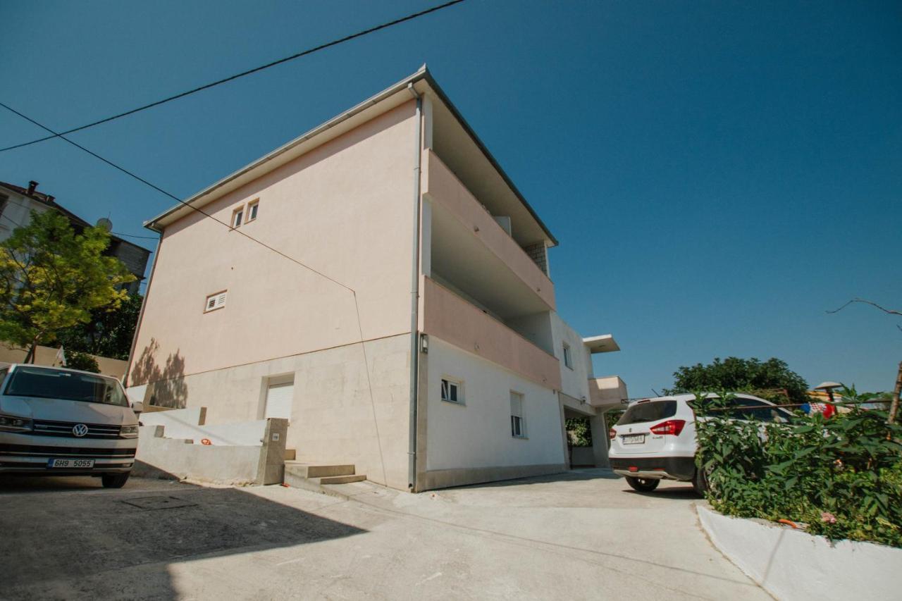 Apartments By The Sea Arbanija, Ciovo - 1085 Trogir Bagian luar foto