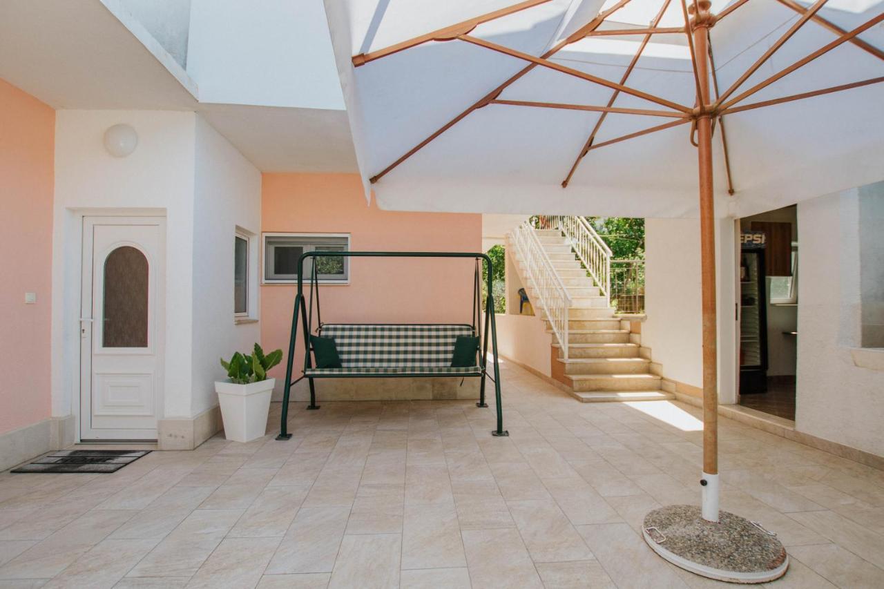 Apartments By The Sea Arbanija, Ciovo - 1085 Trogir Bagian luar foto