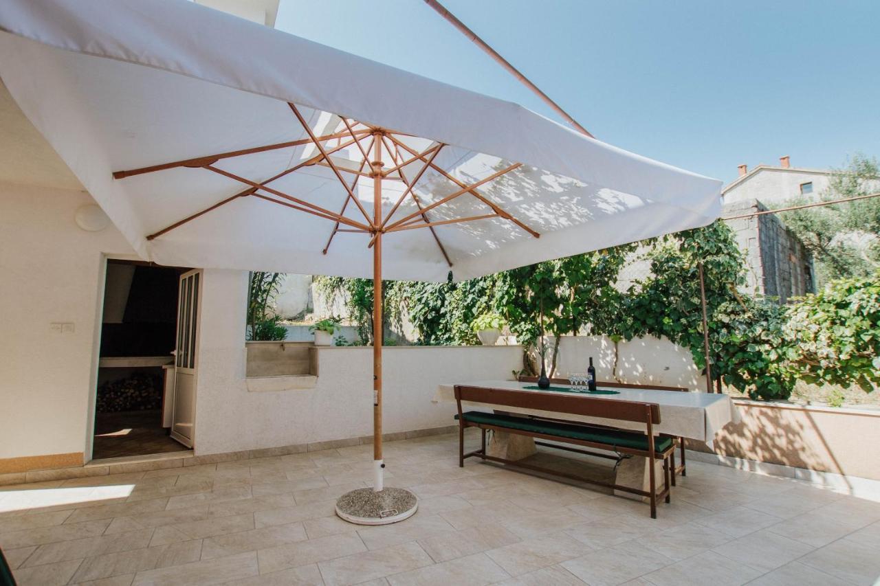 Apartments By The Sea Arbanija, Ciovo - 1085 Trogir Bagian luar foto