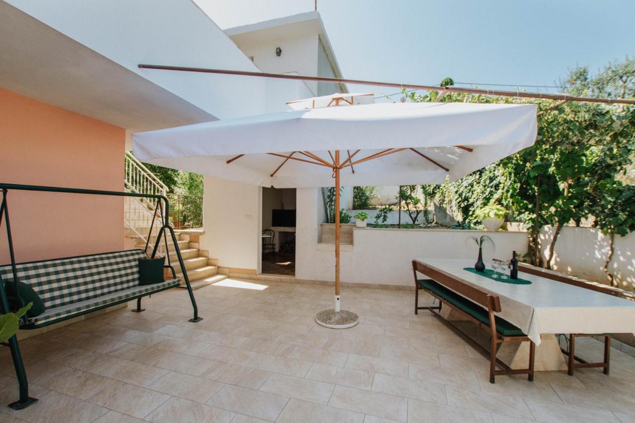 Apartments By The Sea Arbanija, Ciovo - 1085 Trogir Bagian luar foto